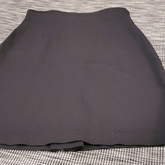 Cline-Kolarek Black Skirt w back slit   6.    E - Picture 1 of 4